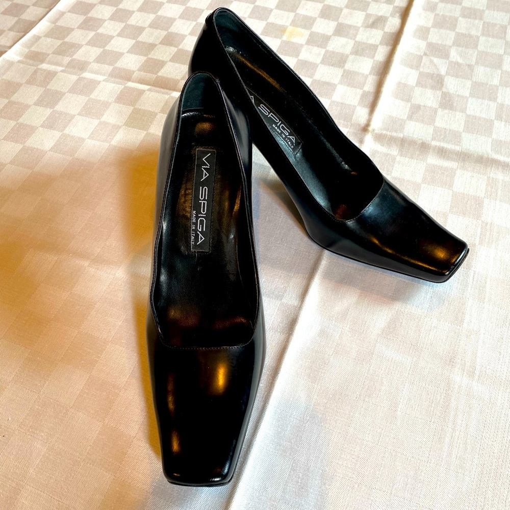Black pumps by Via Spiga size 6.5M. Great condition
